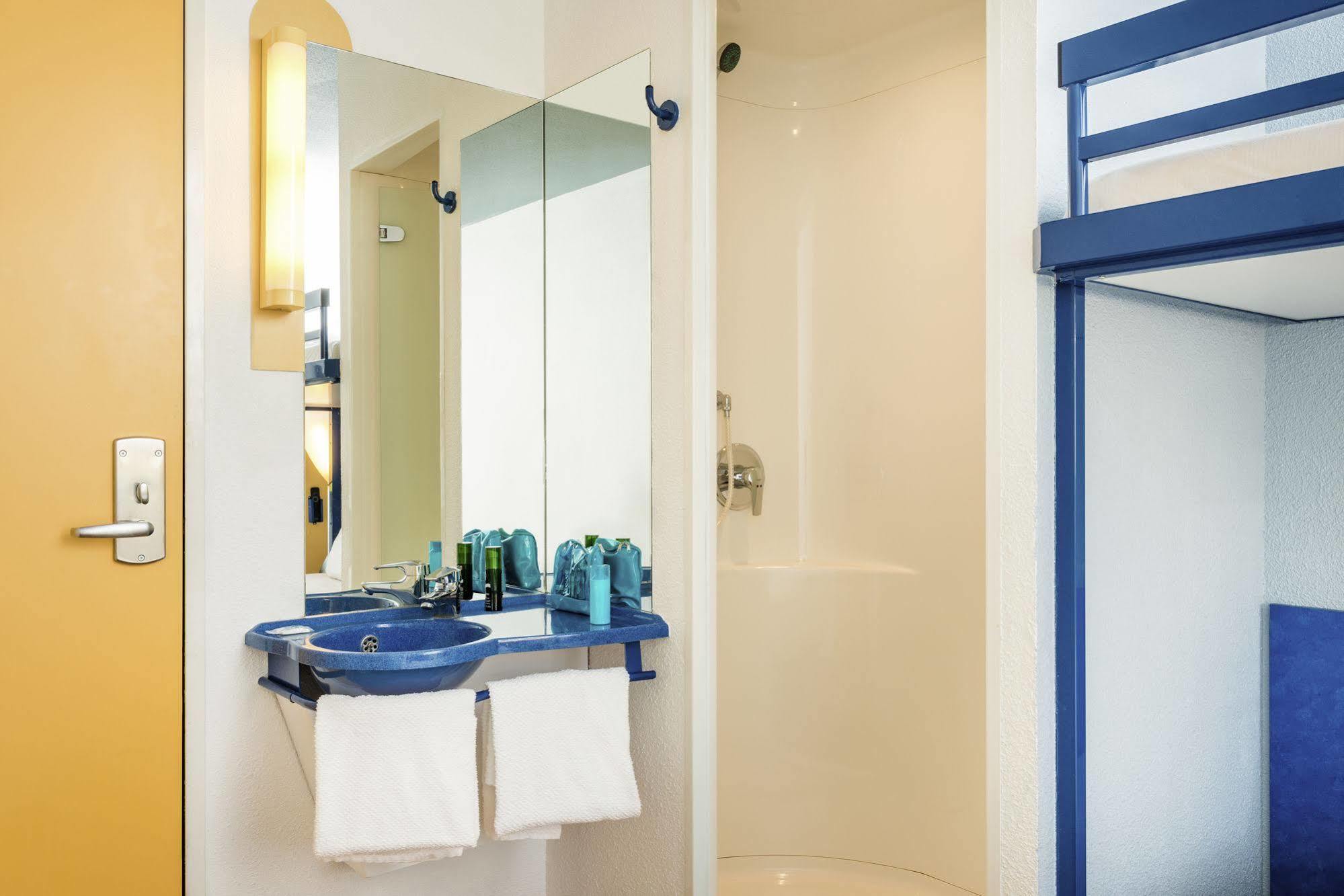 Ibis Budget Paris Ouest Hotel