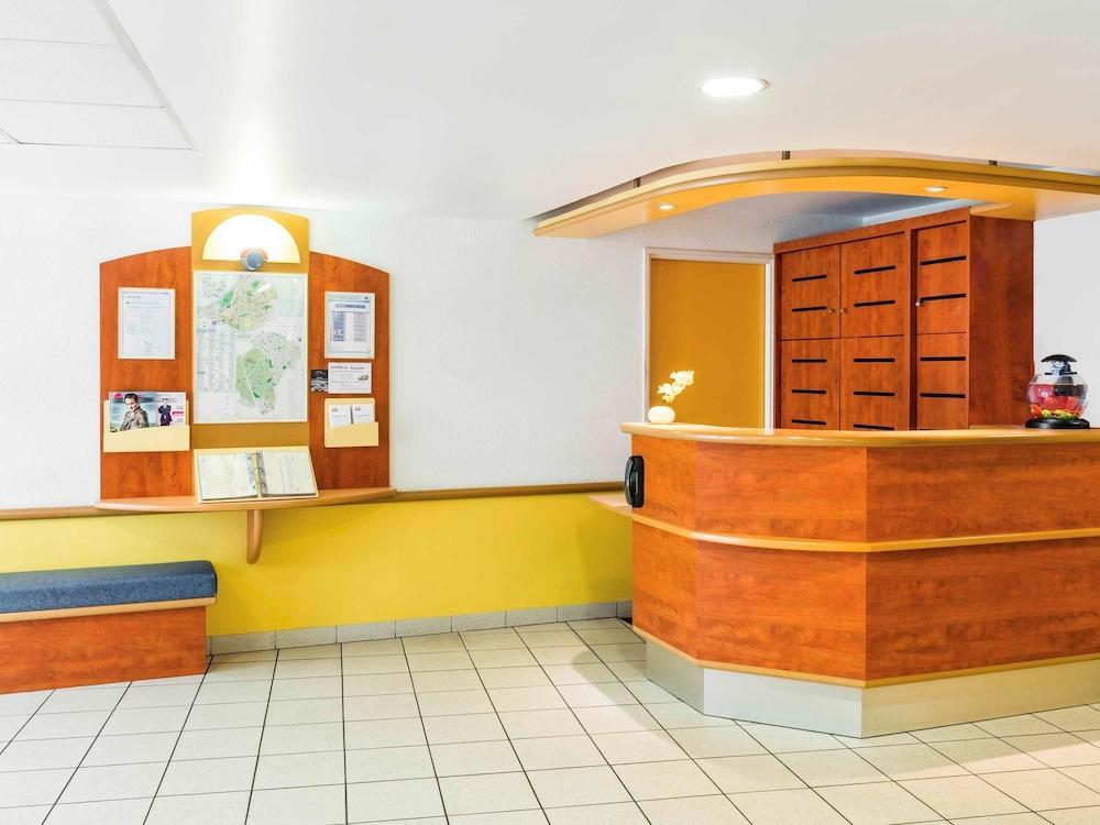 Ibis Budget Paris Ouest Hotel 2*